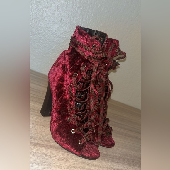 Heels - Picture 2 of 2